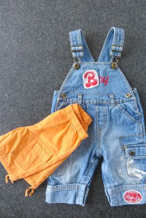 Latzjeans + Hose Grösse 68