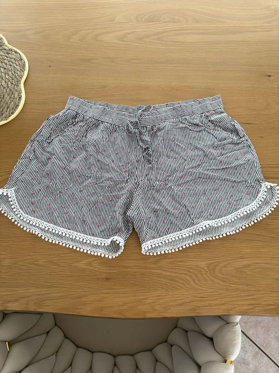 Hosen: Pantaloncini a righe bianche e nere – Gebraucht aus S. Antonino von LIKA91