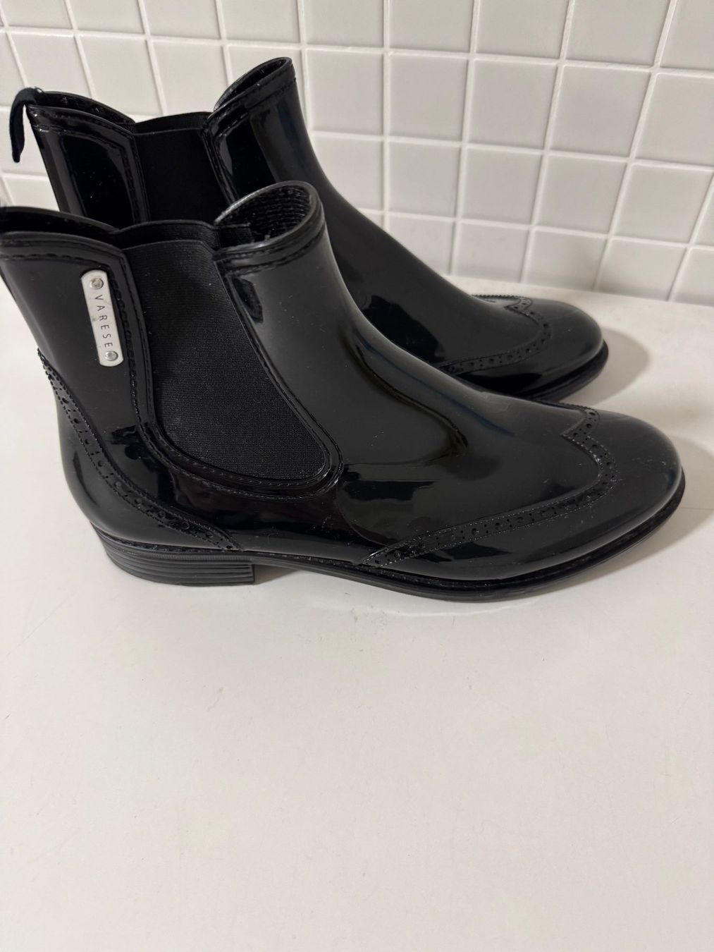 Scarpe da donna: SCHUHE Gummi Stiefeletten – Usato da Adliswil venduto da Jessik0 4