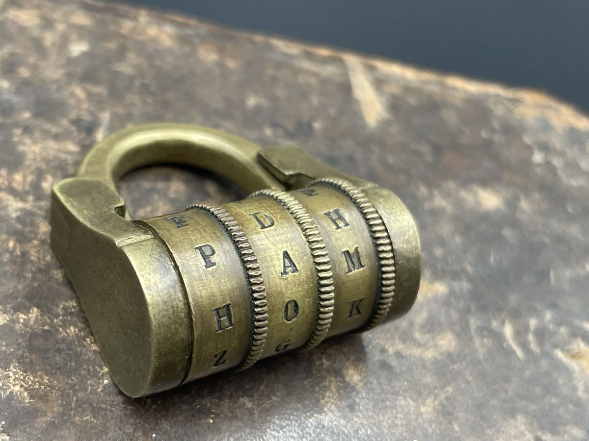 Cadenas: antikes Buchstabenschloss  – D'occasion à Baar par Nini043 3
