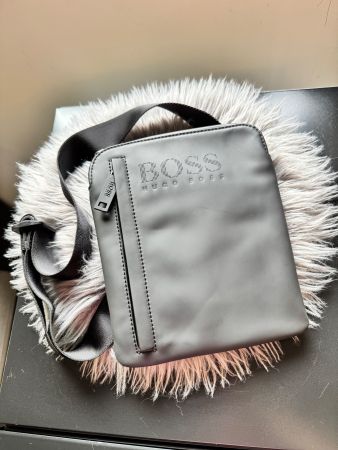 BOSS Men's Crossbody Bag – Like new