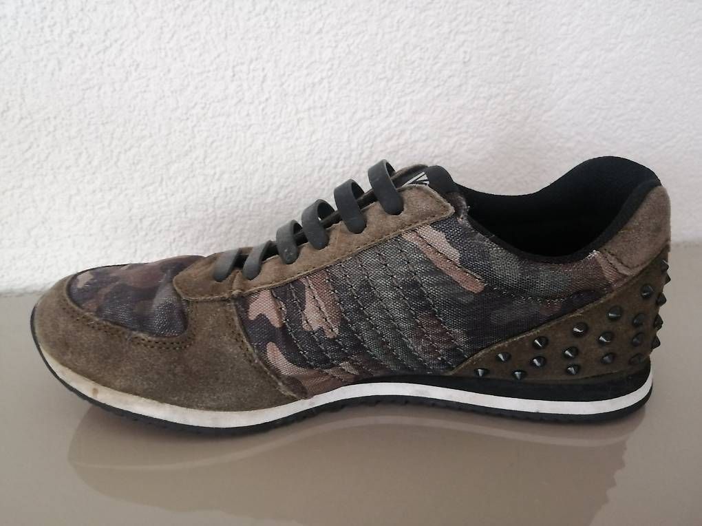 Herrenschuhe: Sneakers camouflage mit Nieten Gr. 39 – Gebraucht aus Mosnang von creativist 7