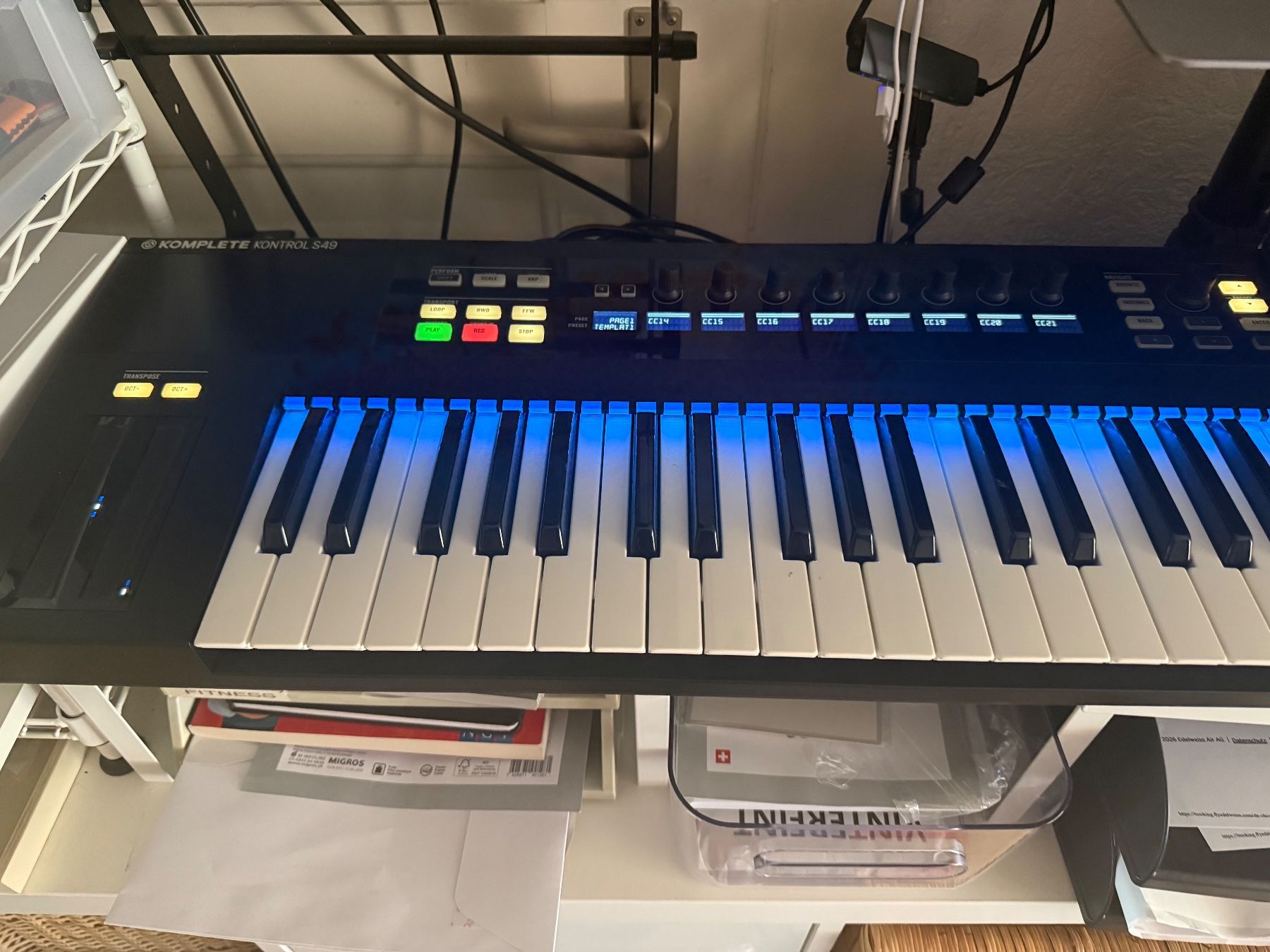 Console di mixaggio: Native Instruments Maschine Kontrol S49 MIDI Keyboard Con... – Nuovo (secondo la descrizione) da Zürich venduto da fawziahmed 3