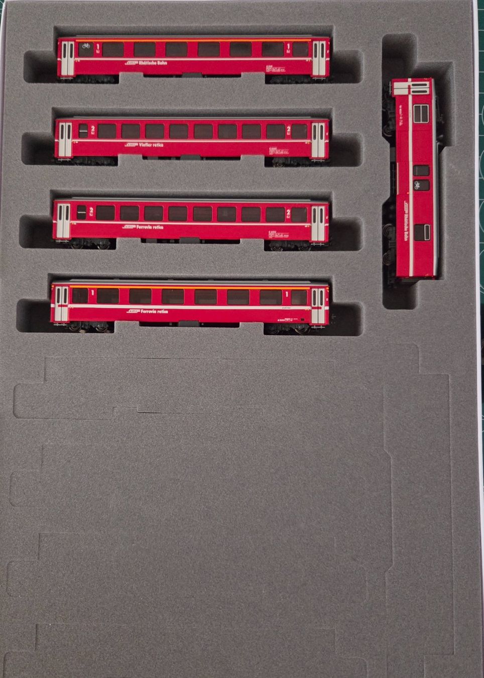 Kato Modelleisenbahnen: RhB-Set EWl Kato Spur N – Neu und originalverpackt aus Rorbas von susinchen 1