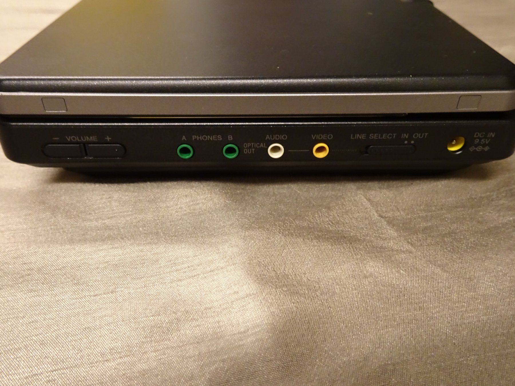 Sony Tragbarer Mediaplayer: Sony Portable DVD Player DVP-FX850 – Gebraucht aus Oberwangen b. Bern von est_d8gf 2