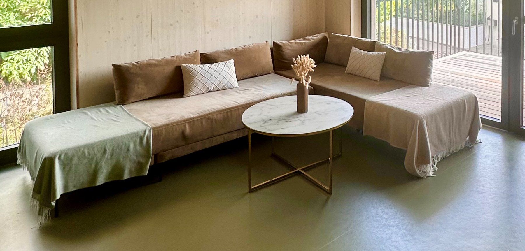Sofacompany Sofas: Velvet Corner Sofa + Marble Table (Good Condition) – Gebraucht aus Zürich von moh_wx5z