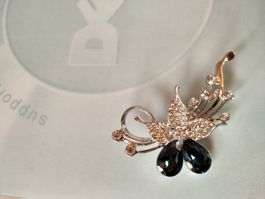Elegante Brosche, Silberfarben mit blauen Akzenten. Neu! ...