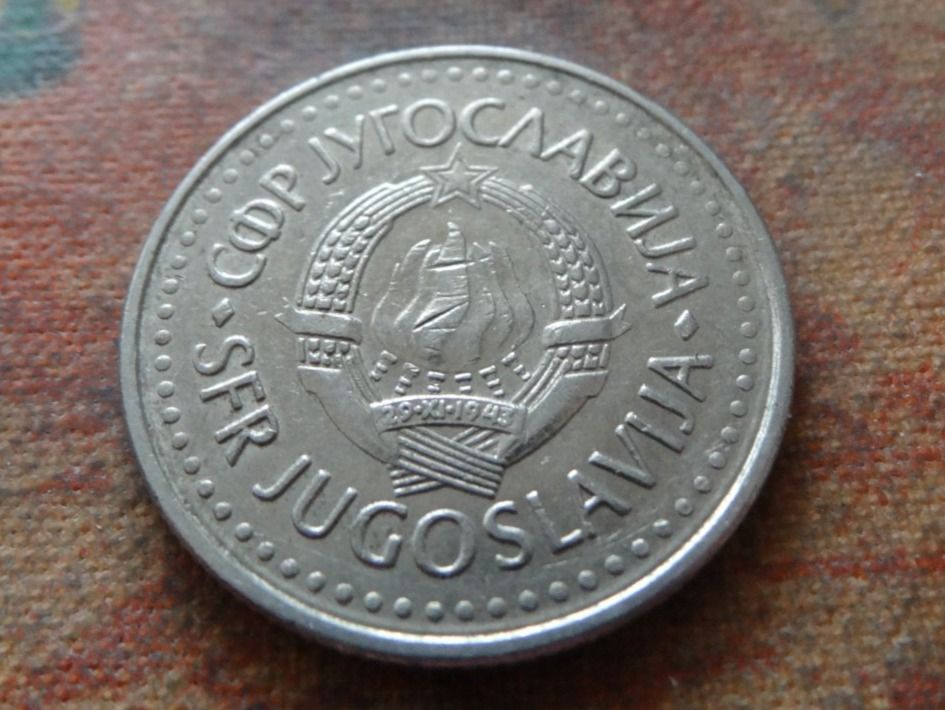 Tutti le monete: YOUGOSLAVIE  10  Dinara  1985 – Usato da Romanel-sur-Lausanne venduto da Swift13 1