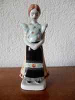 Hollohaza Kleine Figur - Mädchen im Tracht -