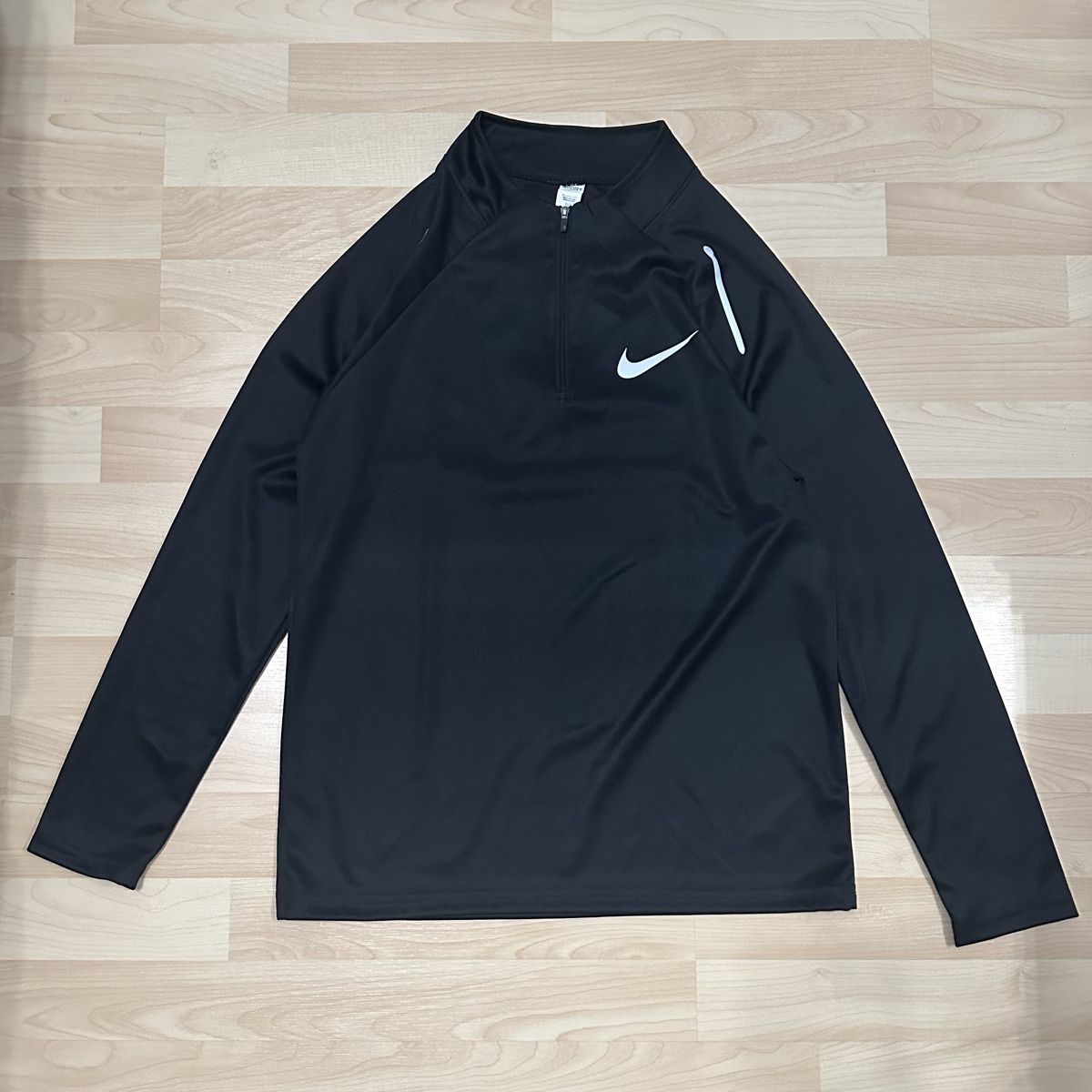 Nike Pulls & Sweat-shirts: Nike Sport Pullover schwarz – Neuf (Voir description) à Chur par dajan.17