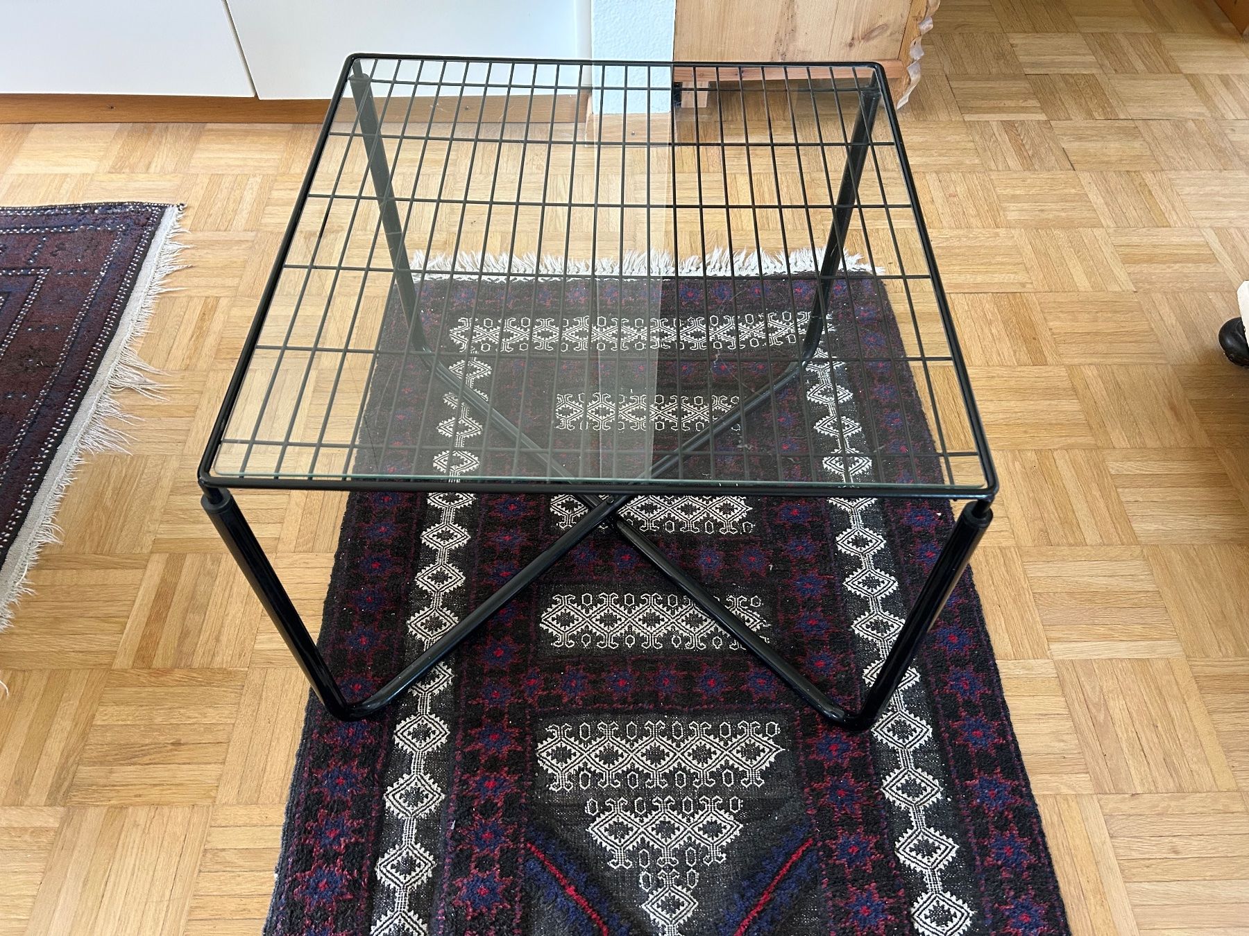 Tavoli: Glas Couchtisch mit Stahlgestell, Schwarz – Usato da Emmen venduto da Carbru 2