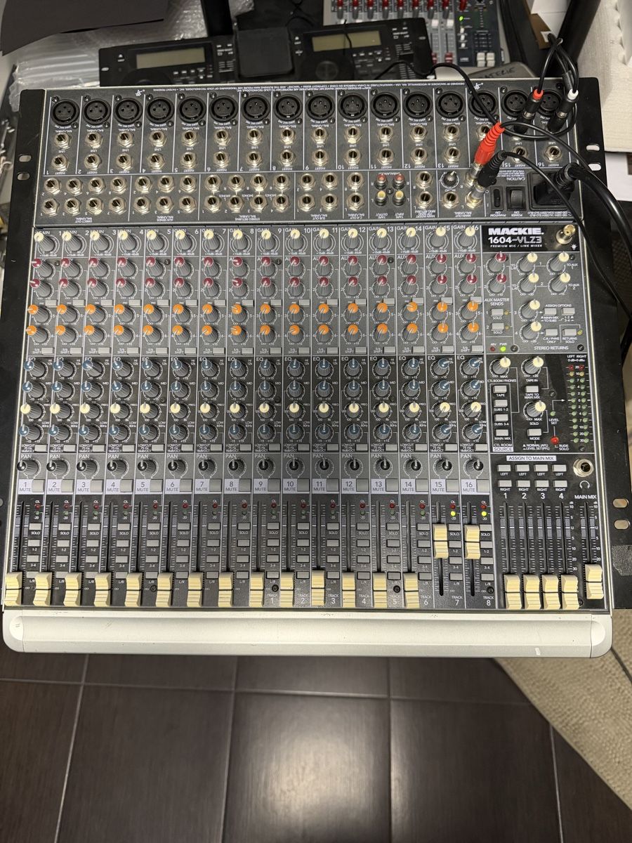 Mackie Console di mixaggio: Mischpult Mackie  – Usato da Rottenschwil venduto da Ribarski