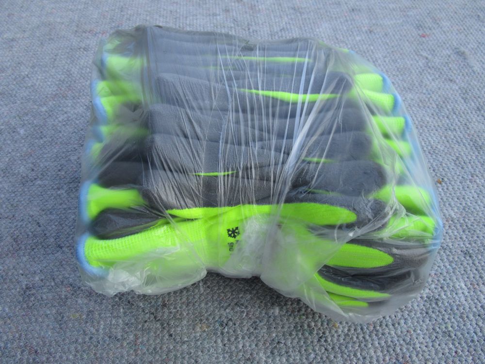 Guanti & manicotti: 100 Paar Winterhandschuhe, Textilhandschuhe gummiert 9/M – Nuovo (secondo la descrizione) da Eschenbach SG venduto da brocarte 6