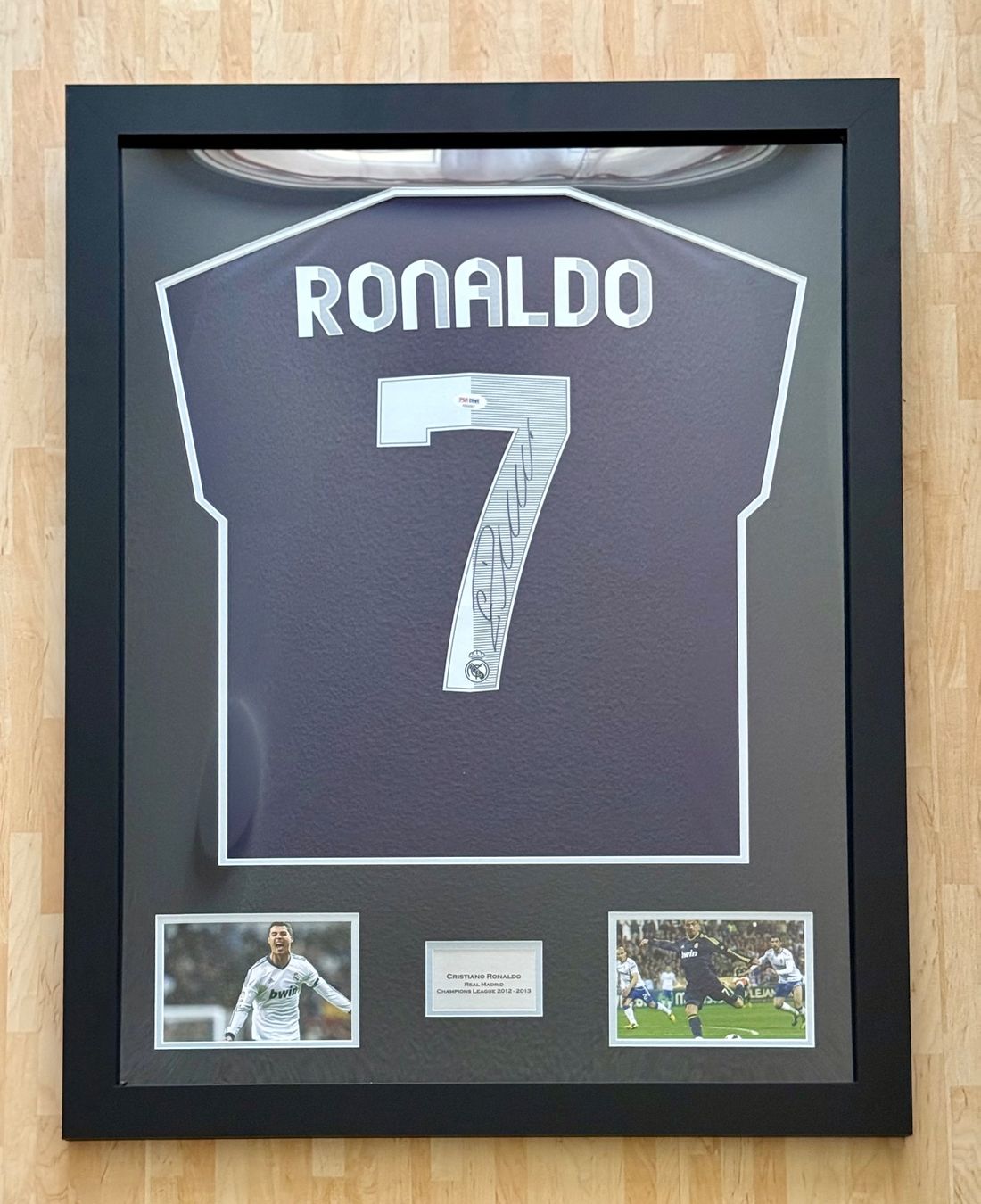Autografi: T-Shirt mit Ronaldos Originalautogramm – Nuovo e nell'imballaggio originale da Bachenbülach venduto da inn_5kmg