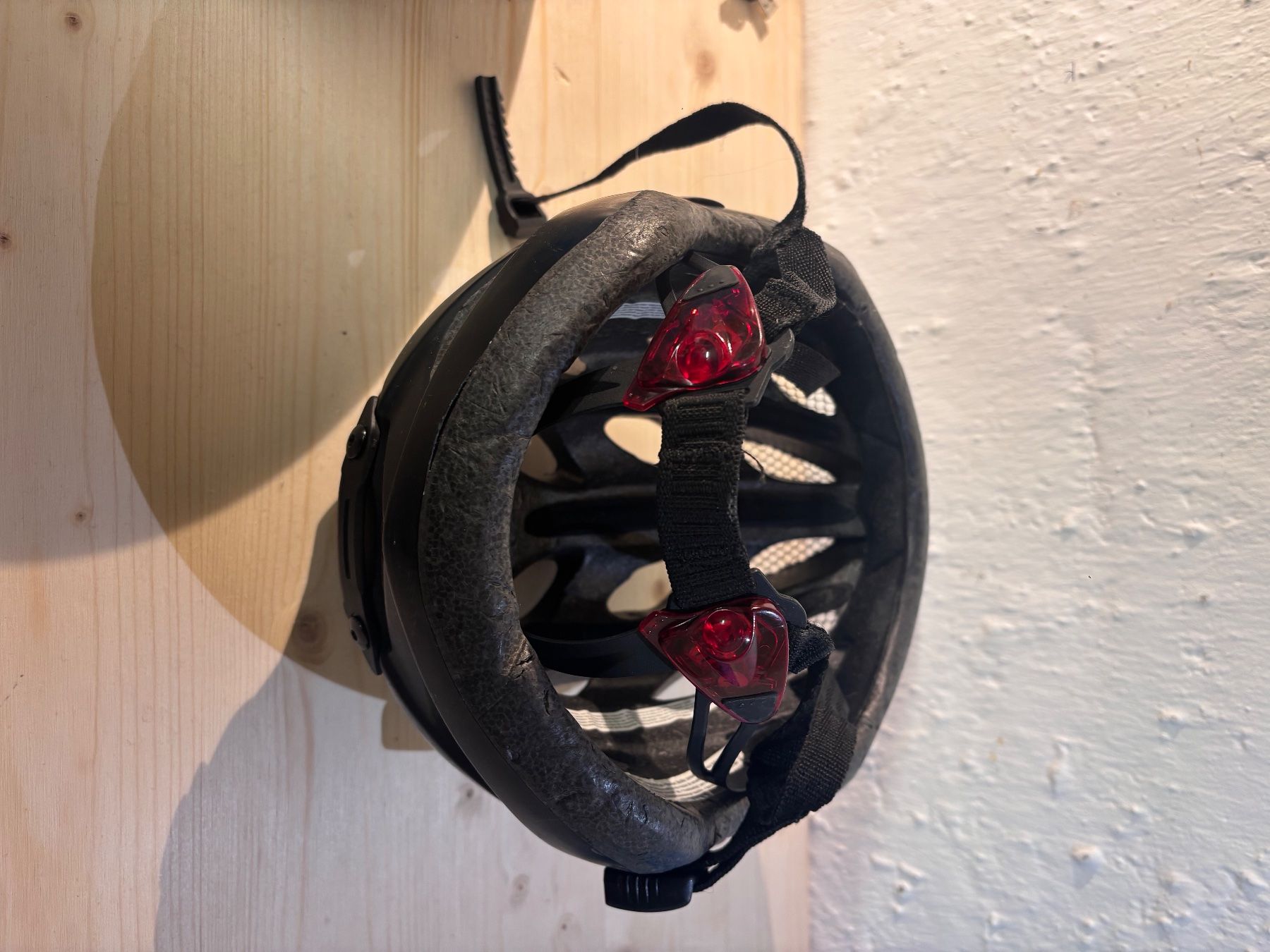 Helme: Fahrradhelm mit Rücklicht, Gr. 54-61cm – Gebraucht aus Chur von lau_jmp7