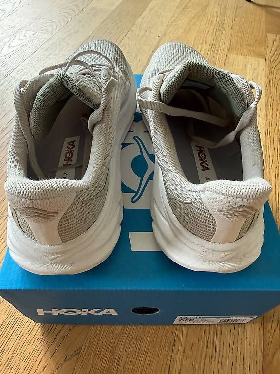 Hoka One One Scarpe da uomo: Hoka Clifton 9 Youth – Usato da Minusio venduto da Daisy145 2