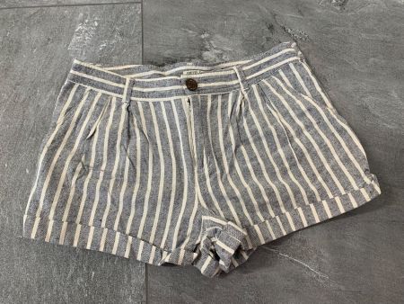 Hot-Pants Farbe Weiss-Blau, Gr. 38, Neuwertig