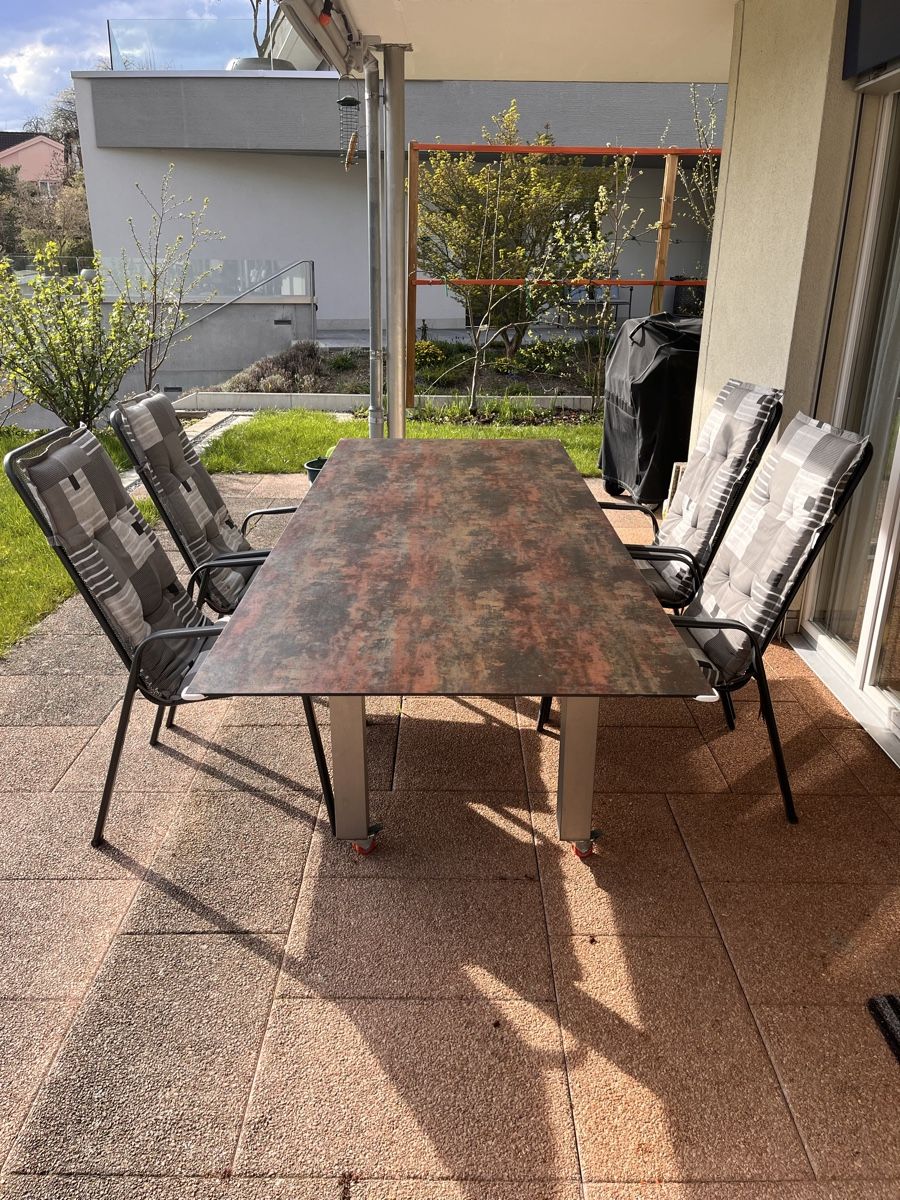 Tische: Gartentisch mit Keramikplatte auf Rollen – Gebraucht aus Gränichen von lisalouisa
