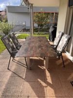 Gartentisch mit Keramikplatte auf Rollen