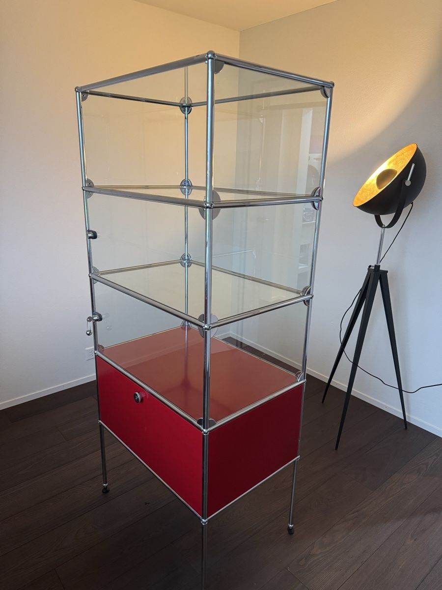 USM Vitrinen: USM Glasvitrine wahlweise Rot oder Weiss – Gebraucht aus Altendorf von Giovanni77 2