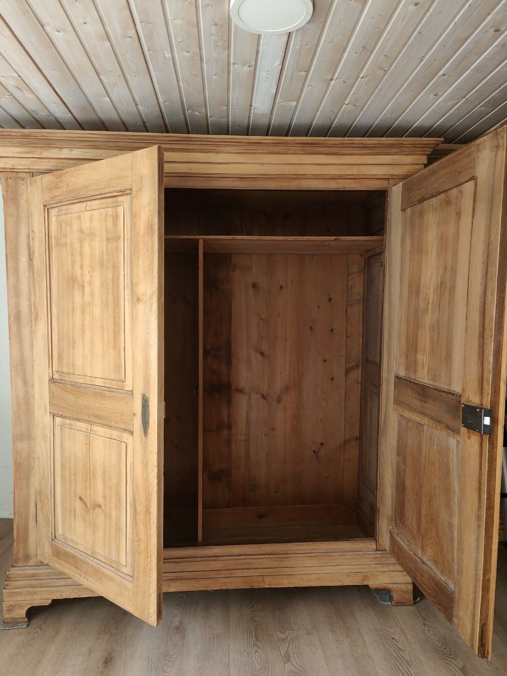 Schränke: Alter Holzschrank – Gebraucht aus Züberwangen von furba77