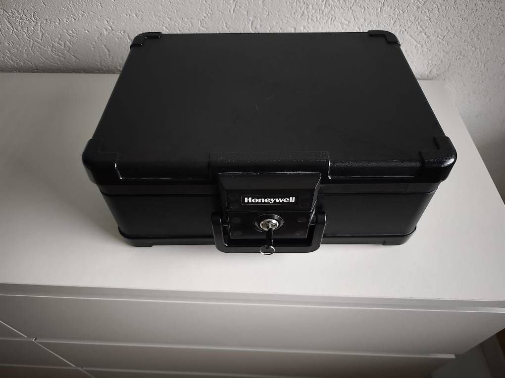 Valigie: Brandschutzkoffer Honeywell – Usato da St. Margarethen TG venduto da andi.h