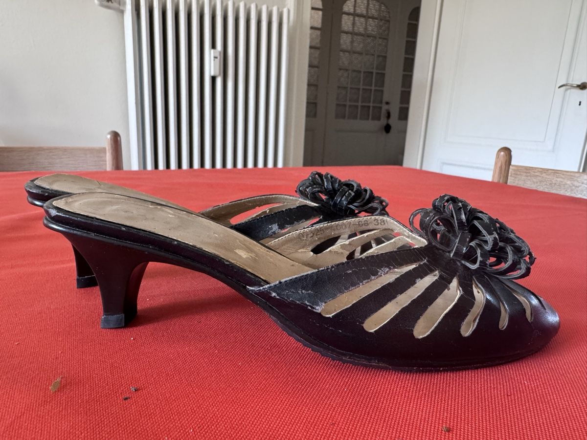 Balenciaga Scarpe da donna: Balenciaga vintage slides – Usato da Basel venduto da FlorinBasel 2