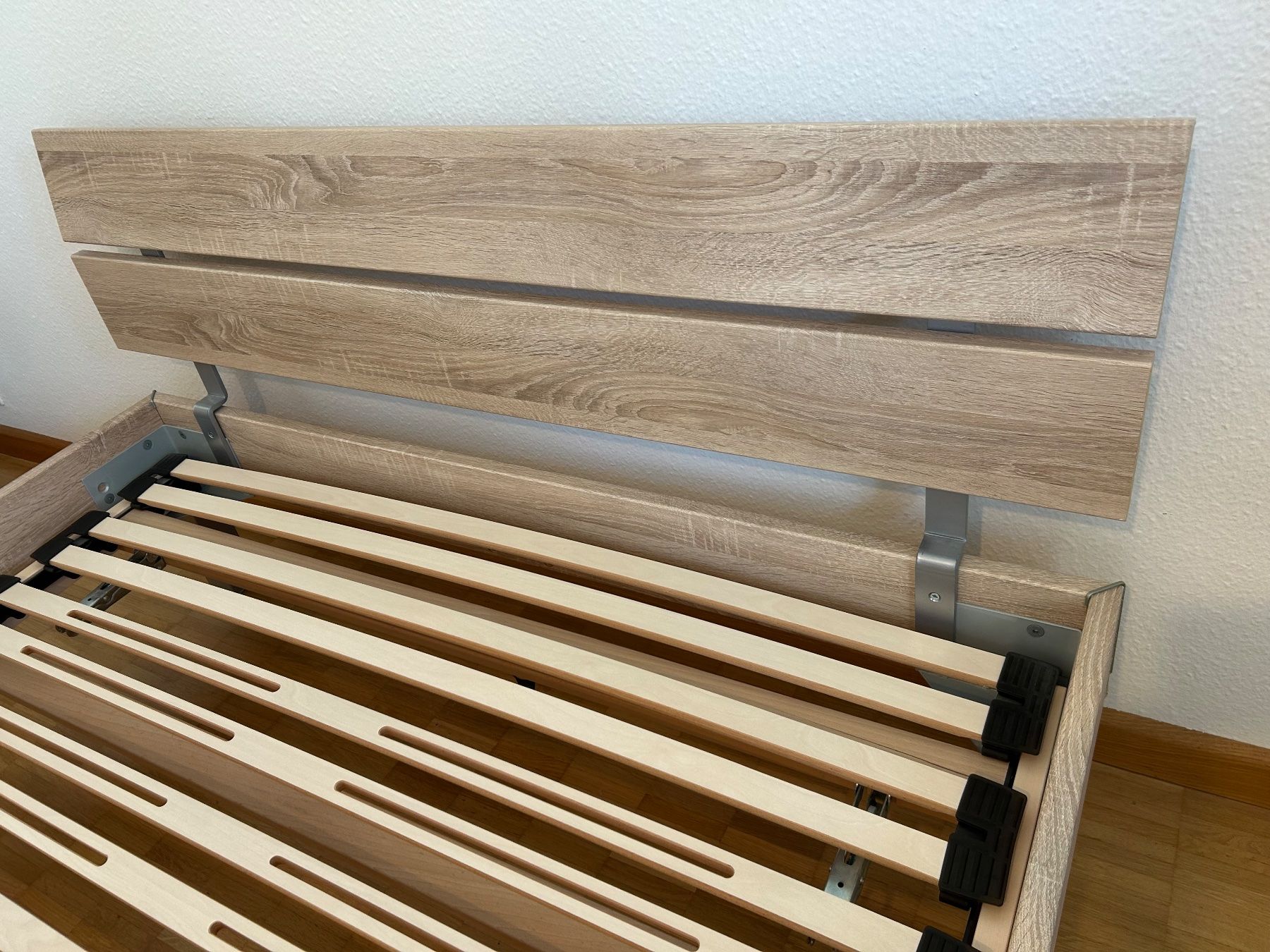 Letti: Bettgestell Holzoptik mit Lattenrost – Usato da Basel venduto da dor_ljs6 7