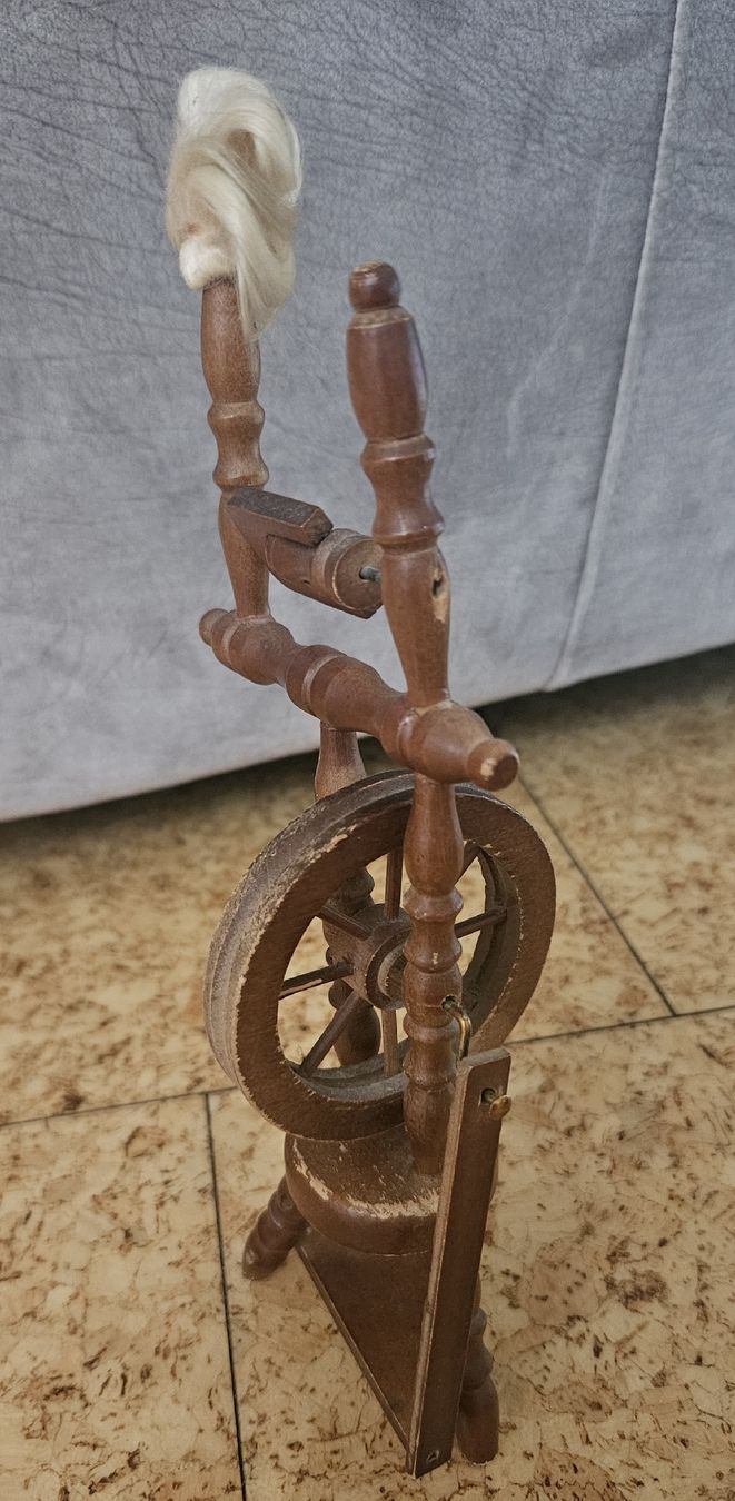 Ruote per filare: Dekoratives Miniatur-Spinnrad aus Holz – Usato da Würenlingen venduto da grizzlyne1 1