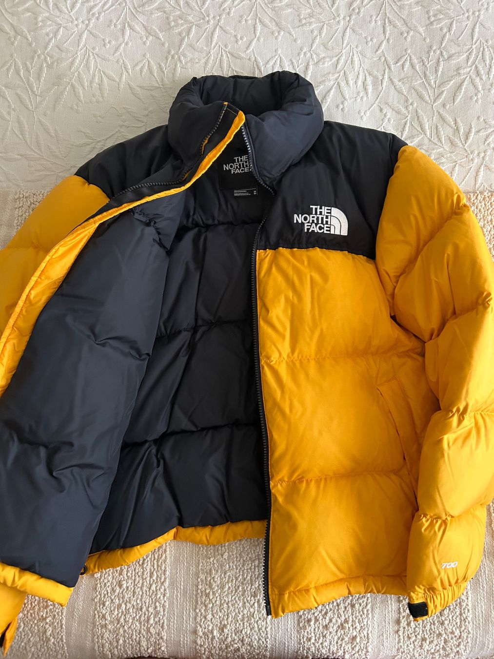Giacche: North Face veste M – Usato da Fribourg venduto da SenhorNeves 1