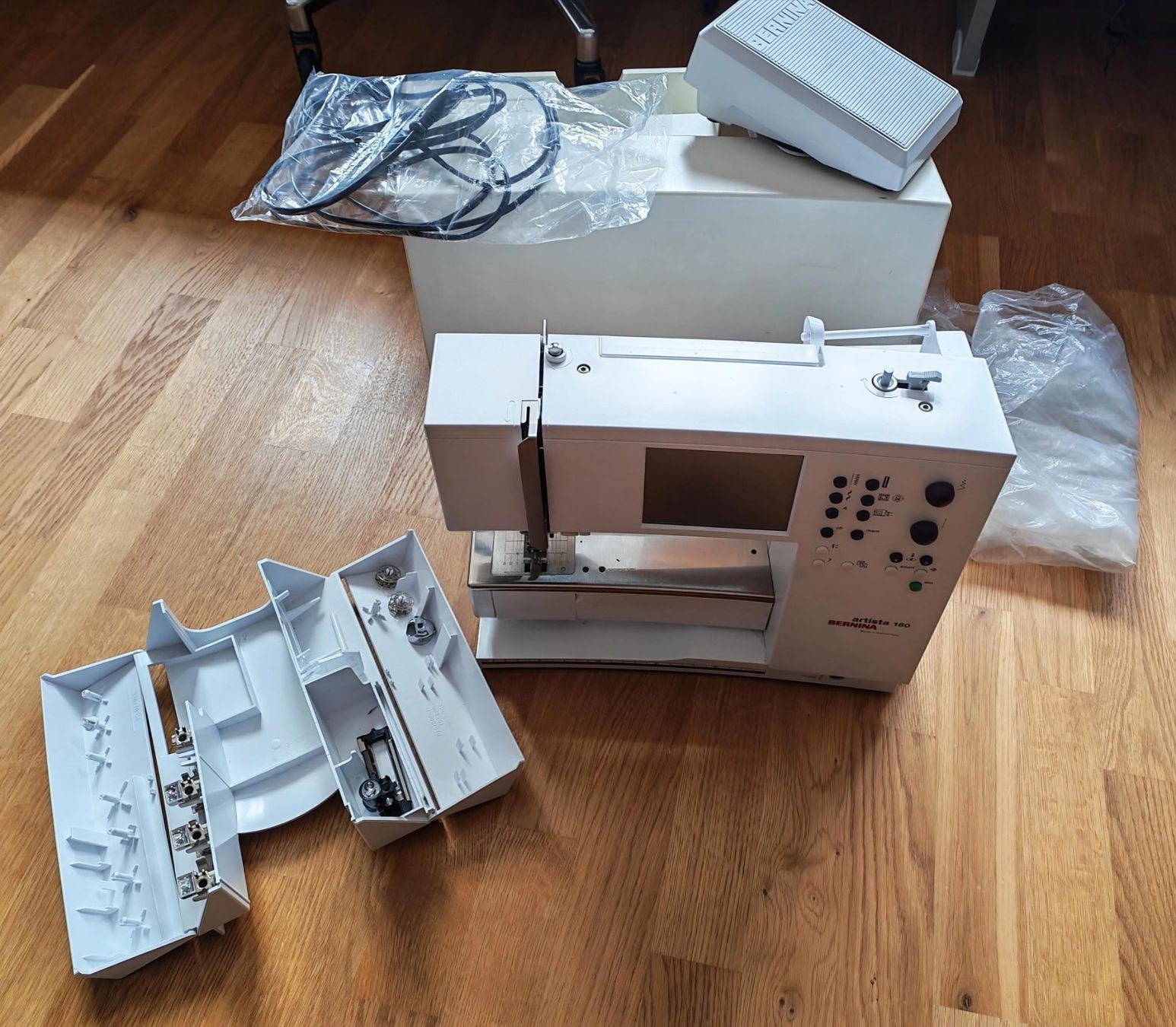 Bernina Macchine da cucire: Bernina Artista 180 – Difettoso da Oberwil i. S. venduto da Smilijoe 5