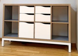 KALLAX Regal mit Untergestell (weiss), Holzeffekt grau
