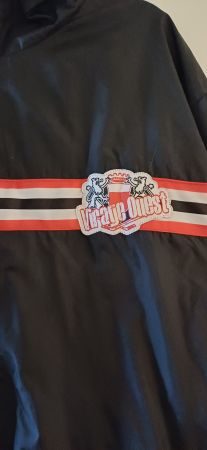 A vendre, veste du virage ouest du LHC, entièrement signée.