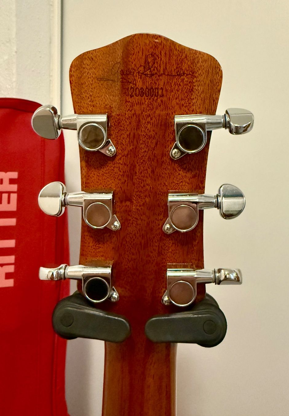 Strumenti musicali: Levinson LDC-25 - Dreadnought Cutaway – Usato da St-Séverin venduto da L_M_ 4