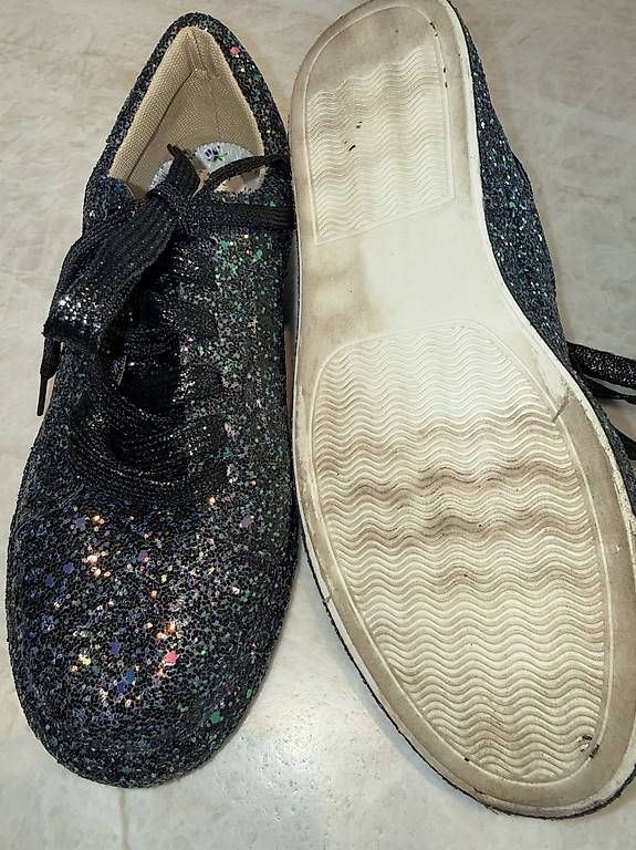 Chaussures femmes: Glitzernde Freizeit Schuhe – D'occasion à Herrliberg par Verenawo5 1