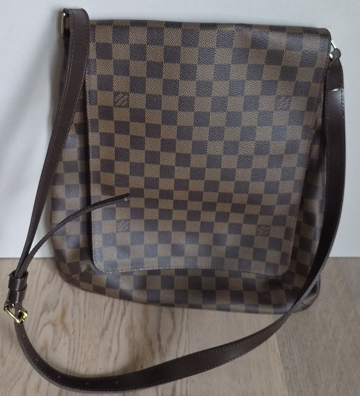 Louis Vuitton Borse da donna: Sac LV authentique Musette Salsa Damier Ébène – Usato da La Chaux de Fonds venduto da reina1975