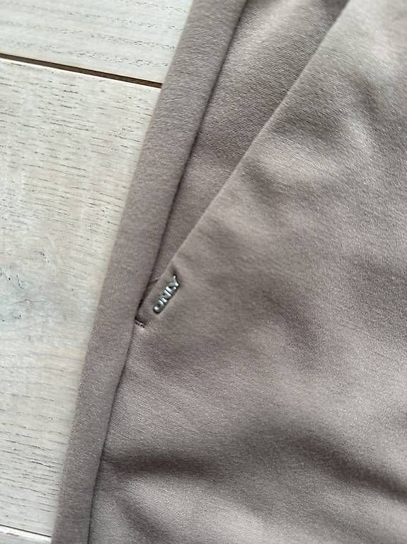 Pantaloni: ONLY Jogger Pants – Usato da Alpnach Dorf venduto da rerifeme 3