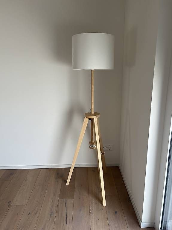 Lampade: IKEA LAUTERS Floor Lamp  Ash/White – Usato da Zug venduto da pai_pf8z