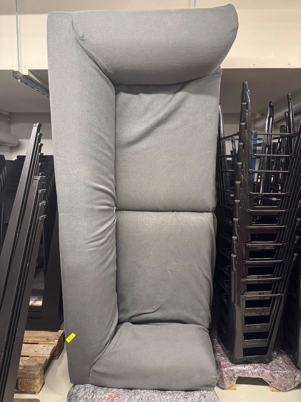 Sofas: Sofa grau Stoff  / Marke Zanotta – Gebraucht aus Aarau von AHA5000