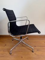 Eames. EA 108 in Schwarz. Vitra Designklassiker.
