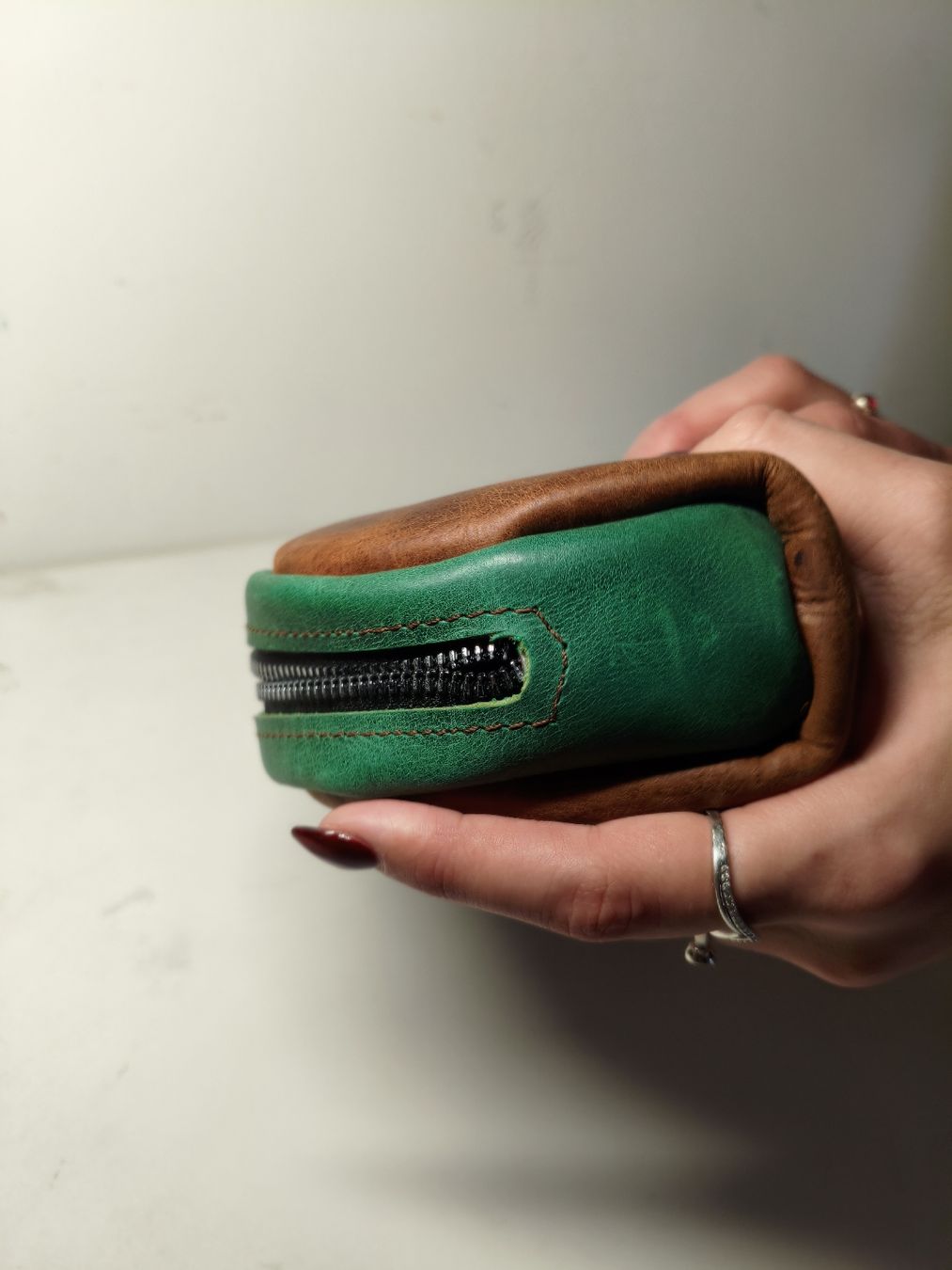 Altro in Scrittura & Disegno: Handgefertigte Ledertasche, einzigartig, Top Zustand! – Nuovo e nell'imballaggio originale da Effretikon venduto da Furky 4
