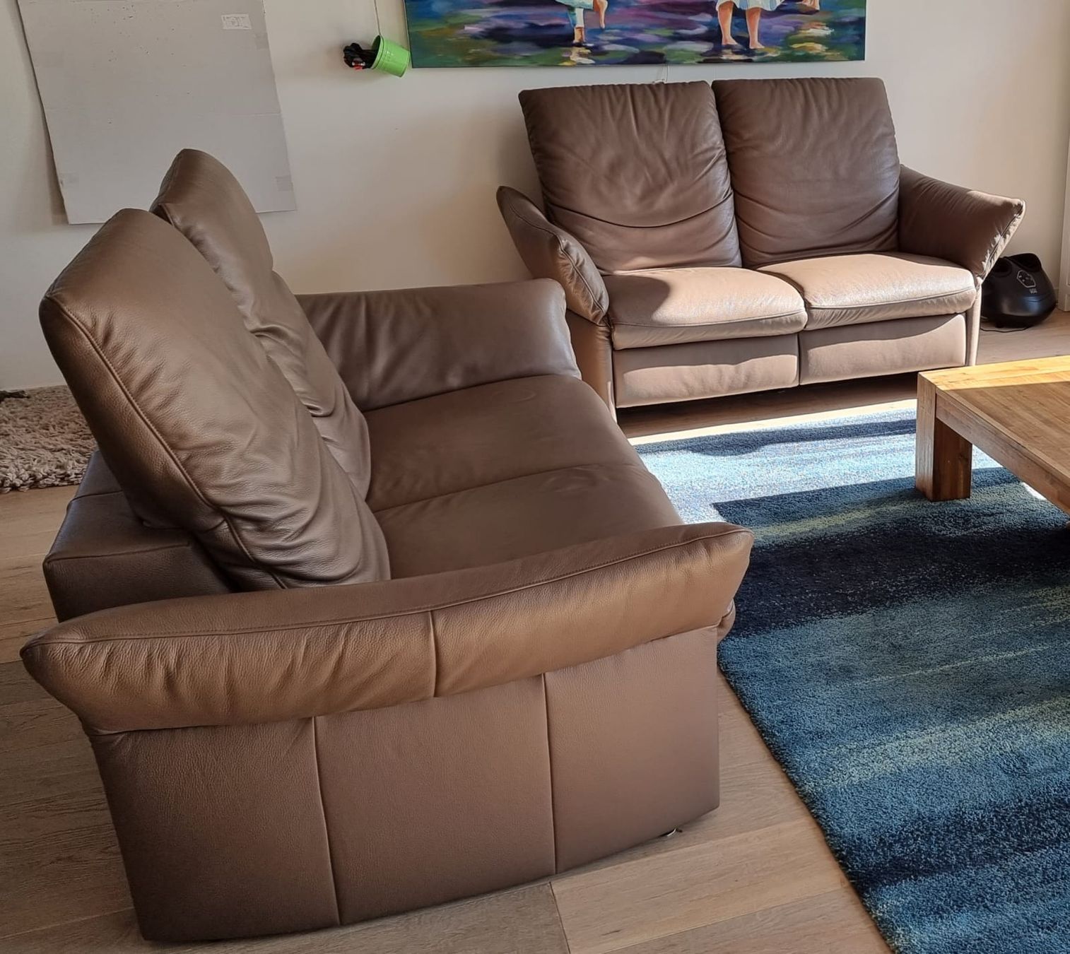Sofas: Zwei Gemütliche 2- Sitzer Sofas, super Leder, Farbe: Taupe – Gebraucht aus Islisberg von Nmoving