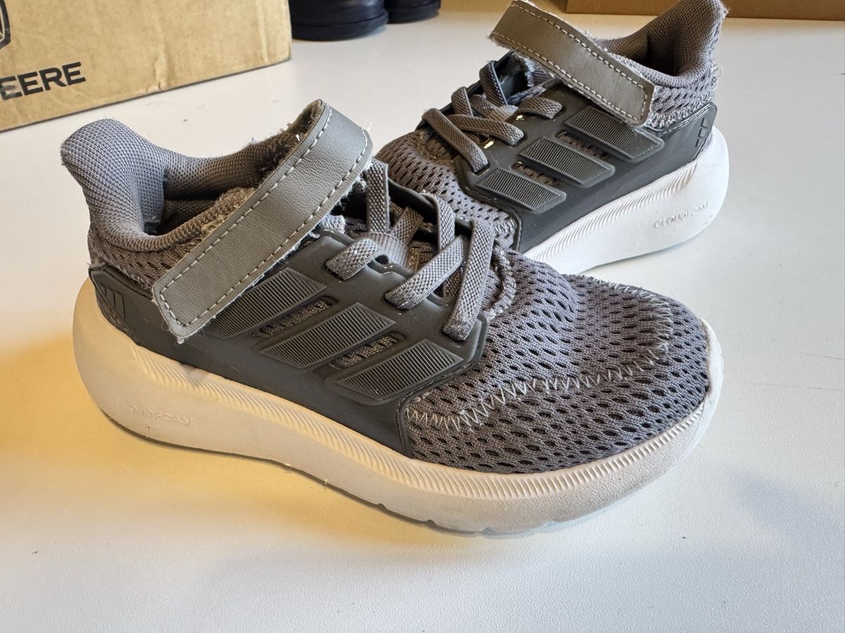 Adidas Scarpe da uomo: Kinderschue adidas 28 – Usato da Ilanz venduto da tai_q2yd 1