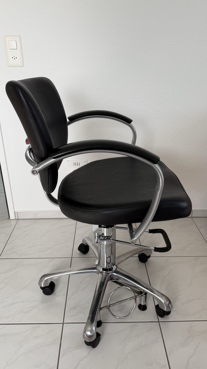 Poltrone: Coiffeur Sessel – Usato da Hinwil venduto da dampfi4