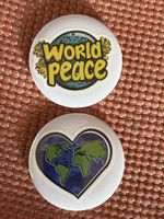 Frieden Brosche / Peace Button 2er Set