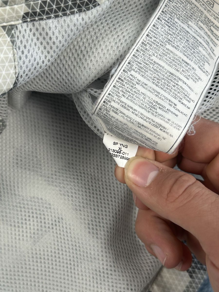 Nike Vestes: Nike Jacke Grau/Weiss Muster. – D'occasion à Luzern par 041Vintage 4