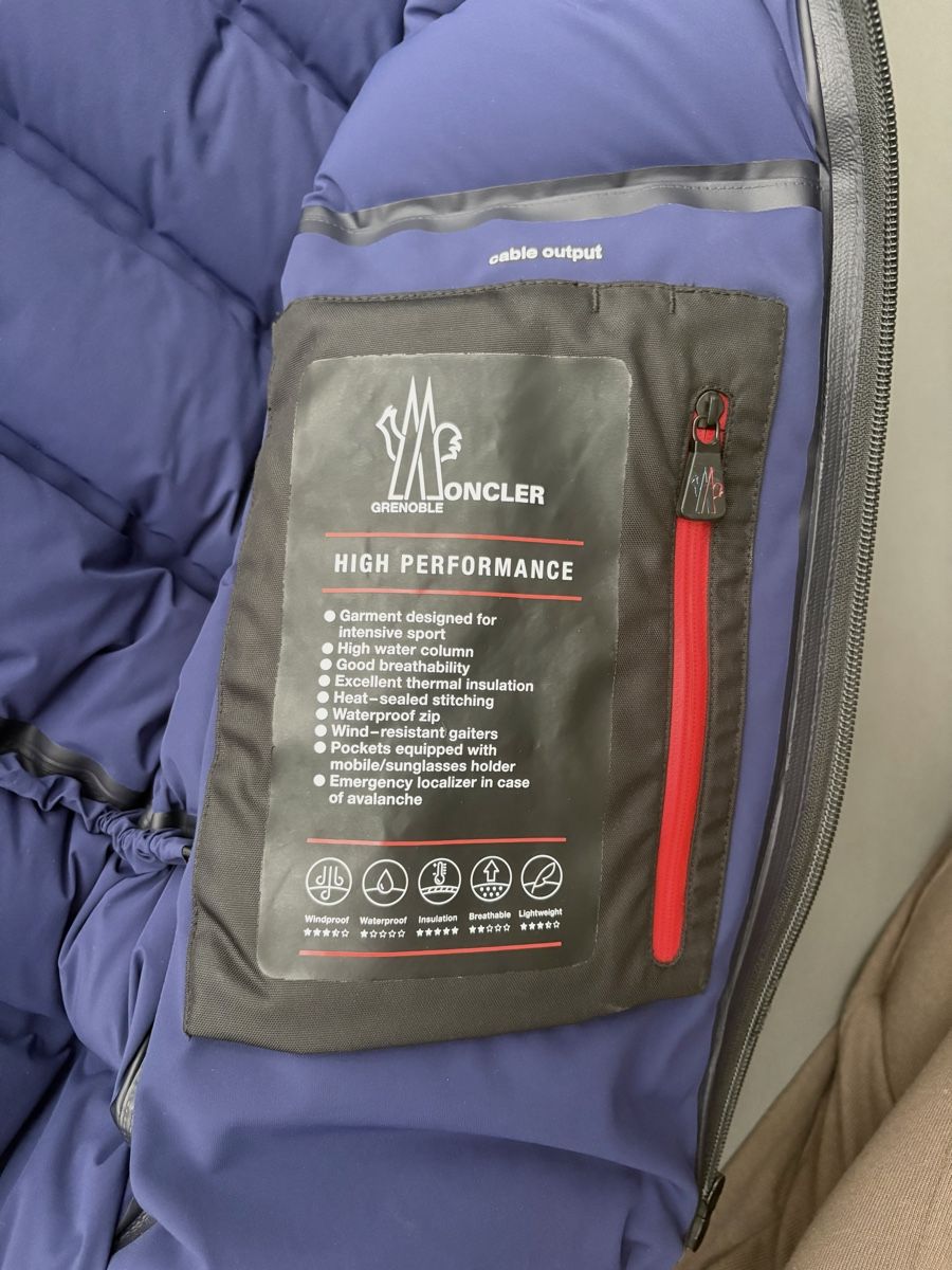 Moncler Vestes: Moncler Jacke Grenoble Blau – D'occasion à Jona par ali_w2qr 3