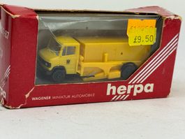 GB1- Herpa Mercedes Hubwagen Post