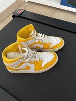 Nike Air Jordan 1 Mid – Weiss/Gelb – Grösse 38