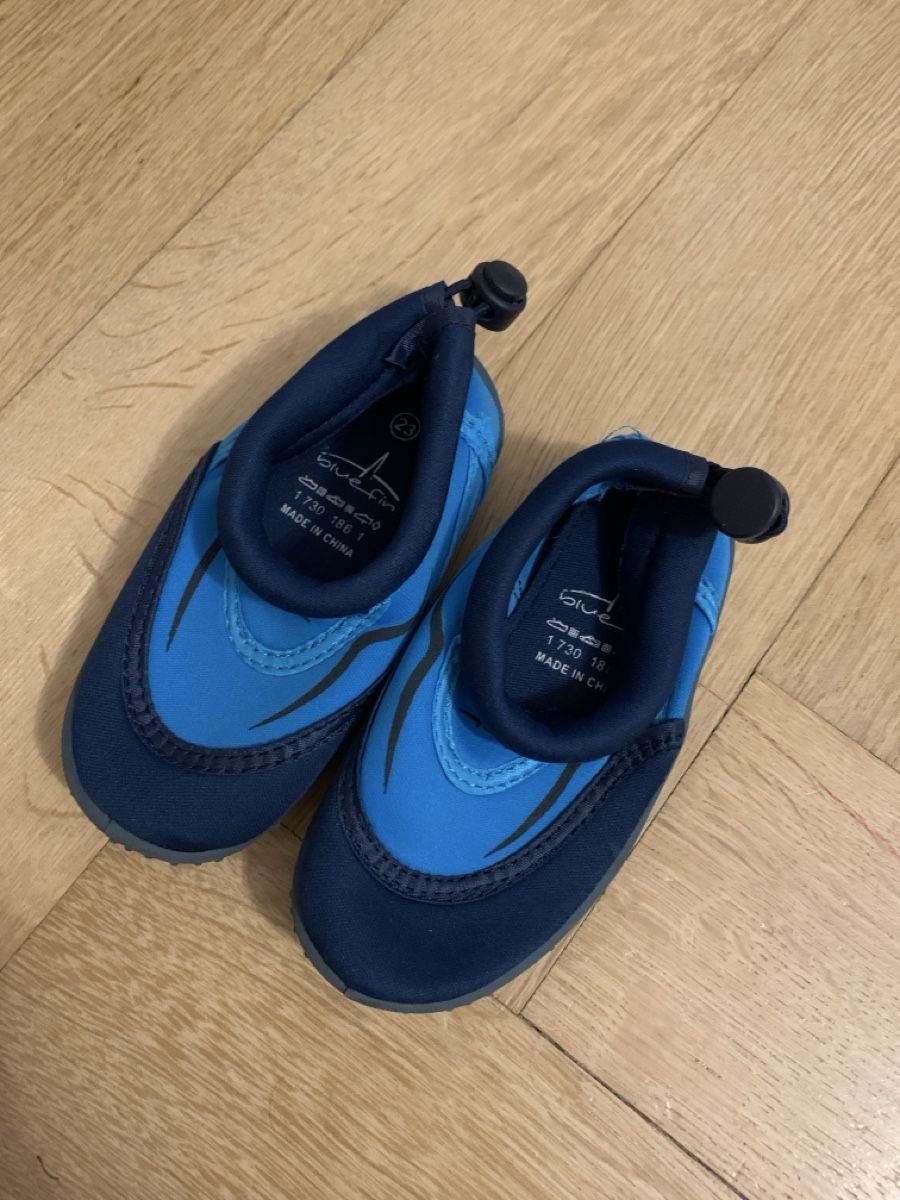 Scarpe per ragazzi: Badeschuhe Grösse 23 – Usato da Laupersdorf venduto da ret_mw5l